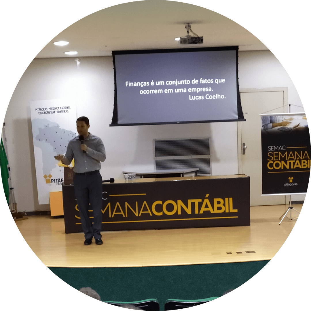 Lucas Coelho em palestra